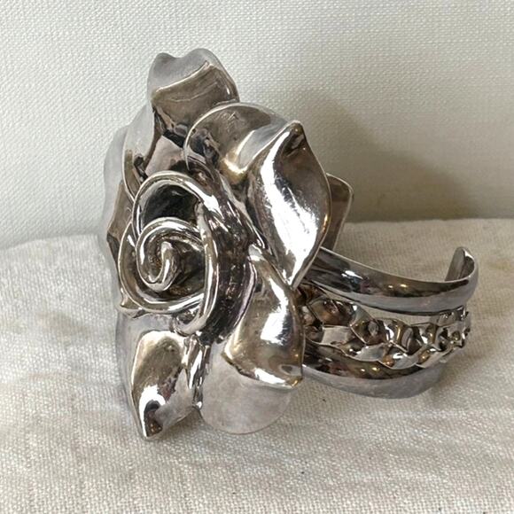 One-of-a-Kind Sculptural Sterling Silver Rose Cuff – Statement Piece, 76g - Picture 1 of 7